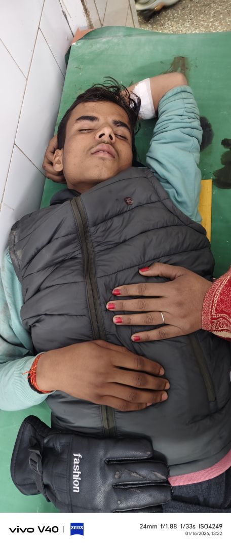 बाइक सवार चाचा भतीजी गंभीर घायल