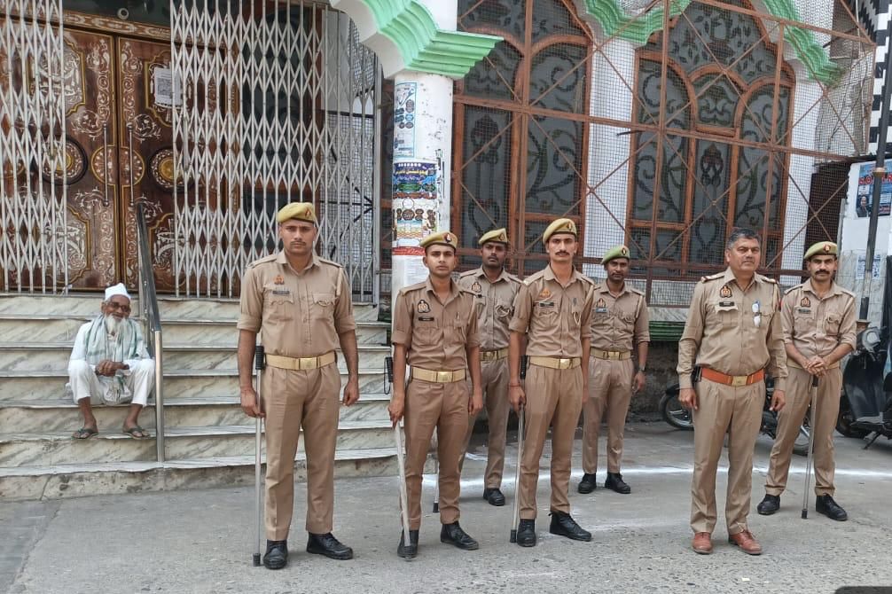 पुलिस की कड़ी सुरक्षा के बीच शांतिपूर्ण माहौल में संपन्न हुई अलविदा की नमाज