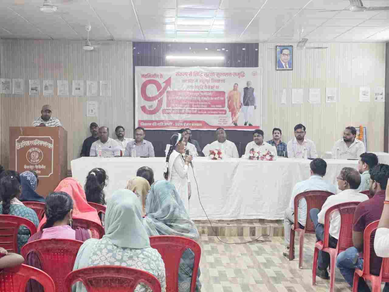 ब्लाक परिसर में समारोह आयोजित कर सरकार की उपलब्धियों की जानकारी दी 