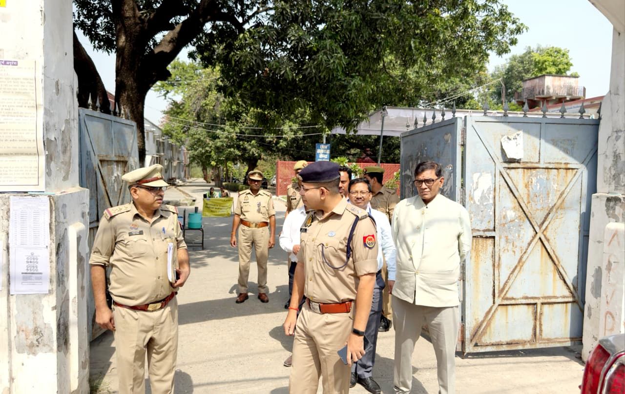 भर्ती परीक्षा को लेकर प्रशासन मुस्तैद, एसपी और डीएम ने परखा केंद्रों का हाल